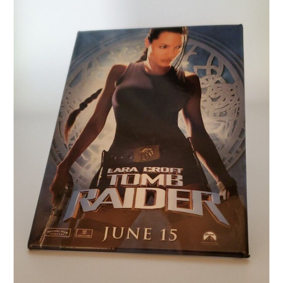 Lara Croft Tomb Raider Movie Promo Pin Button Pinback Backpack Angelina Jolie - Picture 1 of 5